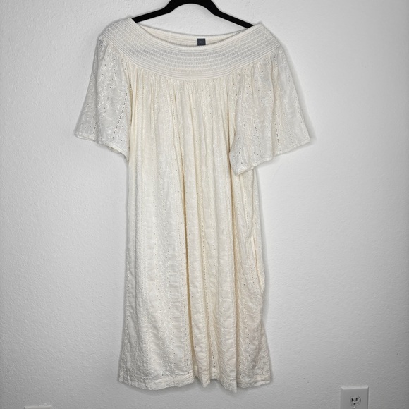 Old Navy Shift Flutter Sleeve Dress Ivory Cream Eyelet Smocked Size XL Pockets - Picture 1 of 9